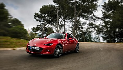 Rodsteris „Mazda MX-5 RF“ laimėjo prestižinį dizaino apdovanojimą „Red Dot“