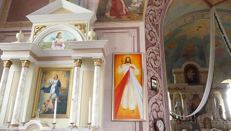 Dailininkas Vaidotas Kva&scaron;ys Perlojai dovanojo Gailestingojo Jėzaus paveikslą