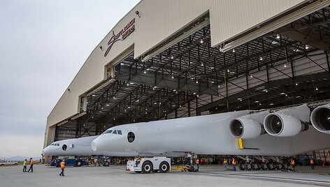&bdquo;Stratolaunch&ldquo; varomas &scaron;e&scaron;iais, &bdquo;Boeing 747&ldquo; naudojamais Pratt & Whitney varikliais