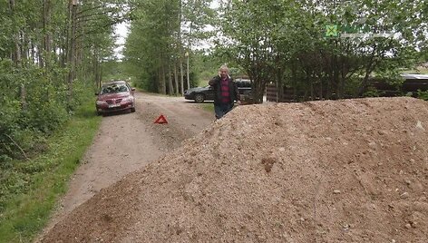 Užtverta gatvė Alytaus rajono Radžiūnų gyvenvietėje