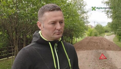 Užtverta gatvė Alytaus rajono Radžiūnų gyvenvietėje