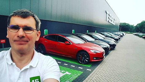 „Tesla“ gamykla Tilburge , žurnalistas Žilvinas Pekarskas