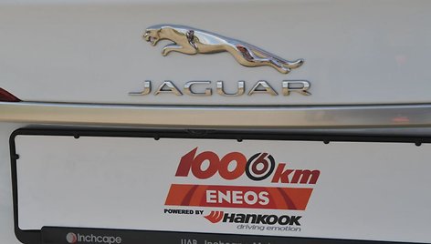 Lenktynių „Rescue car“ oficialiai tituluojamas „Jaguar F-Pace“, o „Safety car“ – „Jaguar XF“