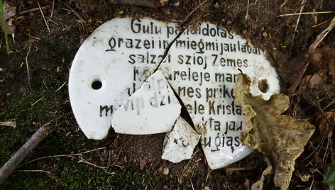 Ėgli&scaron;kių (Andulių) piliakalnis ir jo apylinkės, niokojamos keturračių