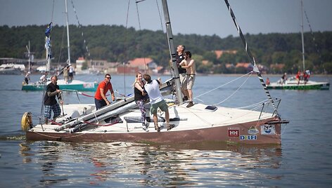 Žurnalistų varžybos &bdquo;Kur&scaron;ių marių regatoje&ldquo;, Nidoje, 15min komanda