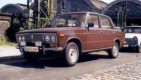 Automobilis VAZ-2103