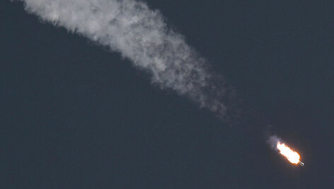 &bdquo;SpaceX&ldquo; sėkmingai paleido ir nutupdė jau panaudotą raketą