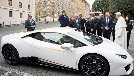 Popiežiaus Pranci&scaron;kaus &bdquo;Lamborghini Huracan&ldquo;
