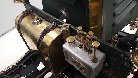Istorinis &bdquo;Peugeot Type 56&ldquo; Sochaux esančiose restauravimo dirbtuvėse