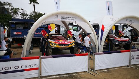 &bdquo;Peugeot&ldquo; komanda įsikūrė Las Palmas karinės bazės bivuake Limoje