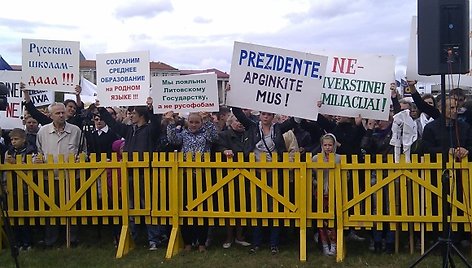 Lenkų protesto mitingas prie Lietuvos respublikos Seimo