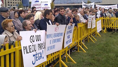 Lenkų protesto mitingas prie Lietuvos respublikos Seimo