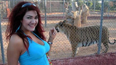 Muamaro Kadhafi sūnaus Hannibalo intymios akimirkos su žmona Aline Skaff