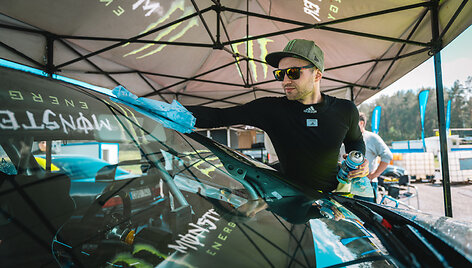 &bdquo;Neste Dream 2 Drive &ndash; Tauras Racing&ldquo; komandos automobilis, kurį &bdquo;Autoplius.lt Fast Lap&ldquo; Kačerginėje pilotuos du Lietuvos virtualių žiedinių lenktynių čempionato nugalėtojai.