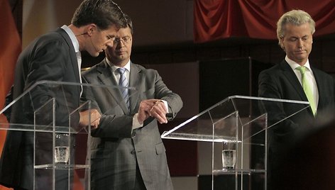 Nyderlandų premjeras Markas Rutte (kairėje), Krikščionių demokratų partijos vadovas Janas Peteris Balkenende (centre) ir Laisvės partijos lyderis Geertas Wildersas neranda bendros kalbos.