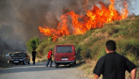 Civiliai bėga apimti panikos po to, kai Rusija apšaudė raketomis iš Gorio atsitraukiančios Gruzijos kariuomenės konvojų.