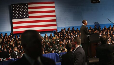 Barackas Obama kalba mokiniams.