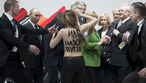 &bdquo;Femen&ldquo; atkreipė Vladimiro Putino dėmesį.