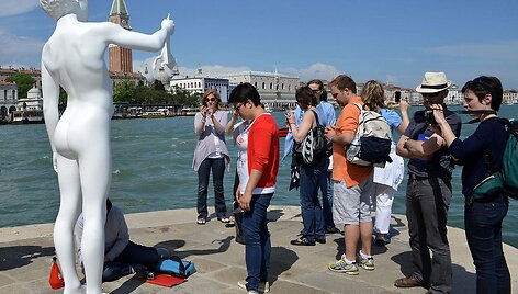 Berniuko su varle skulptūra Venecijoje