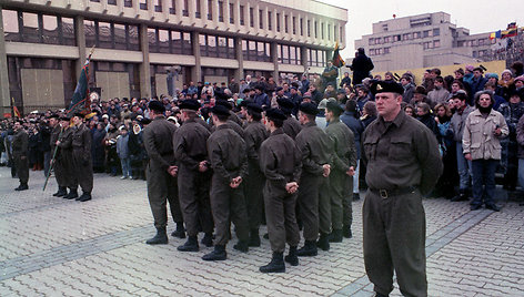 Rikiuotė prie Aukščiausiosios Tarybos rūmų (1991 m.)