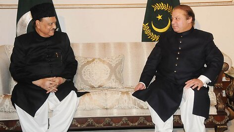Mamnoonas Hussainas (kairėje) ir Nawazas Sharifas