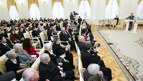 Iškilmingoje 2009 metų Lietuvos nacionalinių kultūros ir meno premijų teikimo ceremonijoje