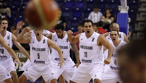 Prie&scaron; varžybas &ndash; tradicinis prie&scaron;ininkų pasveikinimo &scaron;okis &bdquo;haka&ldquo;