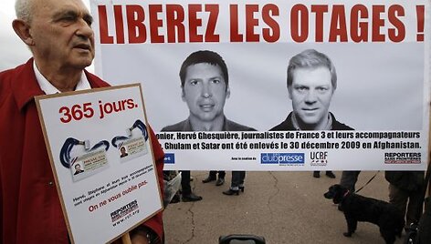Du prancūzų žurnalistus &ndash; Herve Ghesquiere'ą ir Stephane'ą Taponier &ndash; jau metus nelaisvėje laiko Talibano kovotojai.