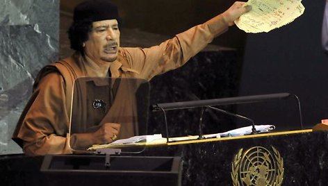 Muamaras Kadhafi Jungtinių Tautų Generalinės Asamblėjos tribūnoje (Niujorkas, 2009 m.)