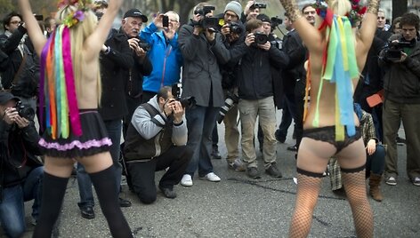 &bdquo;Femen&ldquo; aktyvisčių protesto akcija Ciuricho gatvėse