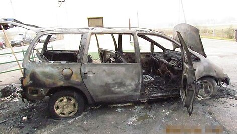 Ei&scaron;i&scaron;kių punkte sudegęs &bdquo;VW Sharan&ldquo;