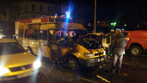Sudegęs mikroautobusas