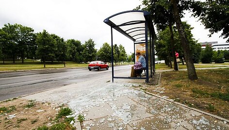Suniokota visuomeninio transporto stotelė Santari&scaron;kėse