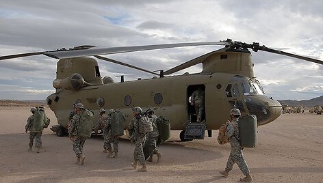 JAV kariai eina sraigtasparnį &bdquo;CH-47 Chinook&ldquo;