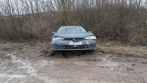 Nuo kelio nuskriejęs &bdquo;Subaru&ldquo;