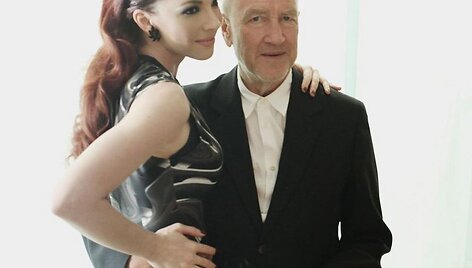 Chrysta Bell ir Davidas Lynčas 