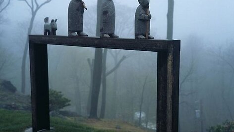 Ksenijos Jaro&scaron;evaitės skulptūra &bdquo;Piligrimai&ldquo;. 2003 
