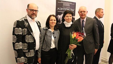 Remigijus ir Indrė Kriukai su LR ambasadoriumi Renatu Norkumi ir jo žmona
