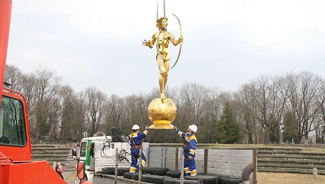 Stanislovo Kuzmos skulptūra "&Scaron;aulys"