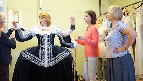 R.&Scaron;ilinskaitė, A.Kuzmickaitė ir siuvėjos