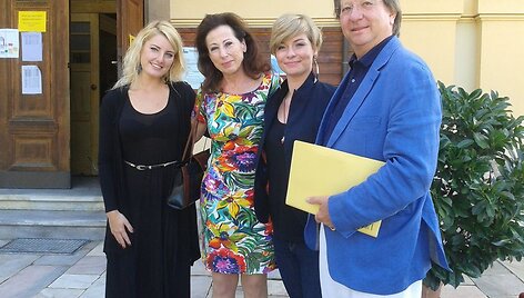 Augusta Jusionytė, Eleanor Hope, Eglė Andrejevaitė ir prizo steigėjas profesorius Benno Schollum