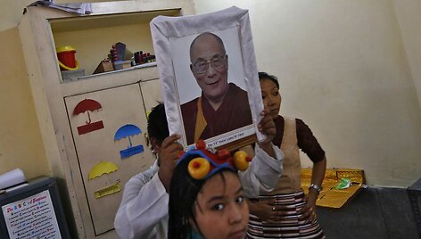 Užguiti Kinijos tibetiečiai tyliai paminėjo Dalai Lamos gimtadienį.