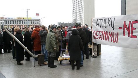 Lazdynų gyventojų protestas prie Vilniaus miesto savivaldybės dėl Vilniaus regioninės komunalinių atliekų deginimo gamyklos statybos