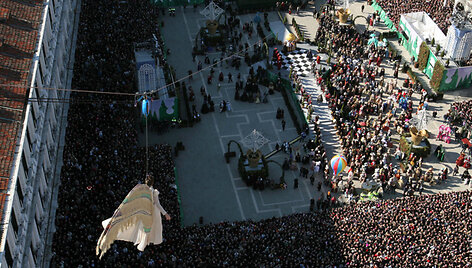 Tradicinis Venecijos kaukių karnavalo pasirodymas &ndash; &bdquo;Angelo skrydis &ldquo;