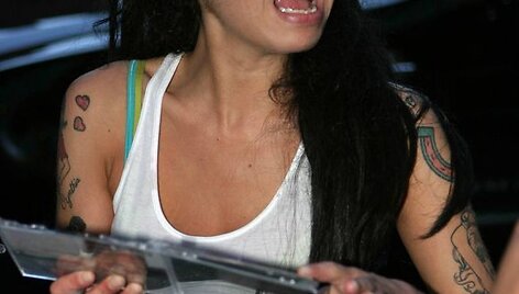 Amy Winehouse nesuvaidntos emocijos.