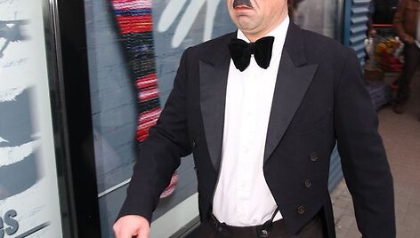 Sendaikčių turguje bla&scaron;kėsi ir nebyliojo kino legendos Čarlio Čaplino antrininkas. 