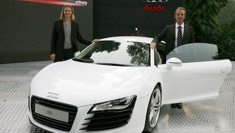 Audi R8 45 laipsnių kampu