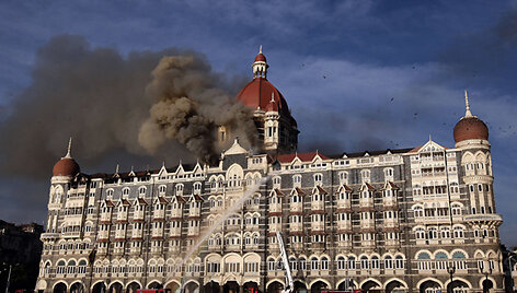 Vie&scaron;butis skendi liepsnose.