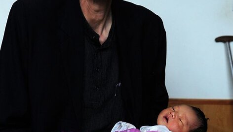 Bao Xishunas yra auk&scaron;čiausias pasaulio žmogus, kurio ūgis siekia 2,36 m