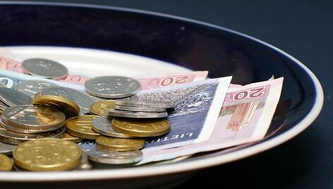  Ministerijos nemato reikalo kurti bendrą tvarką informacijai apie valdininkų atlyginimus teikti.